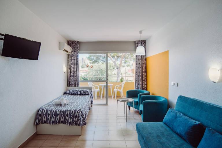 Serviced apartment with patio | Next to the beach | Dogs allowed — photo 2