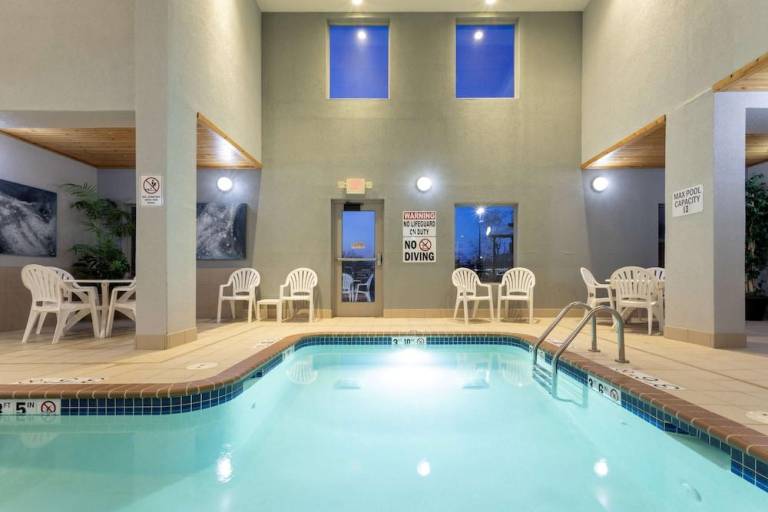 GrandStay Hotel & Suites Downtown Sheboygan — photo 4