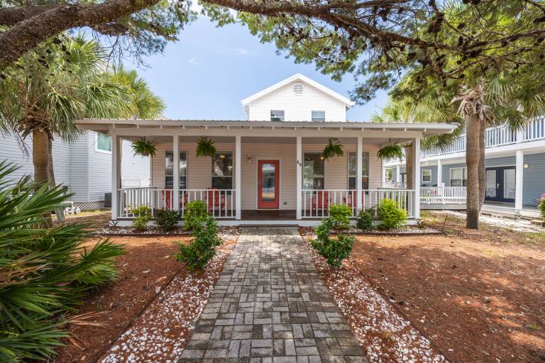 House with private pool & yard — photo 4