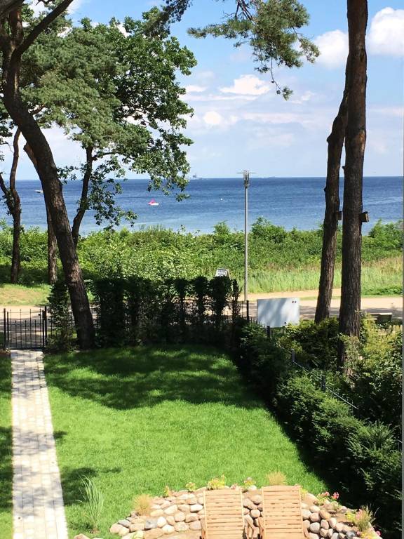 Family-friendly vacation home with yard, barbeque & patio | Sea view | Next to the beach | Pets allowed — photo 5