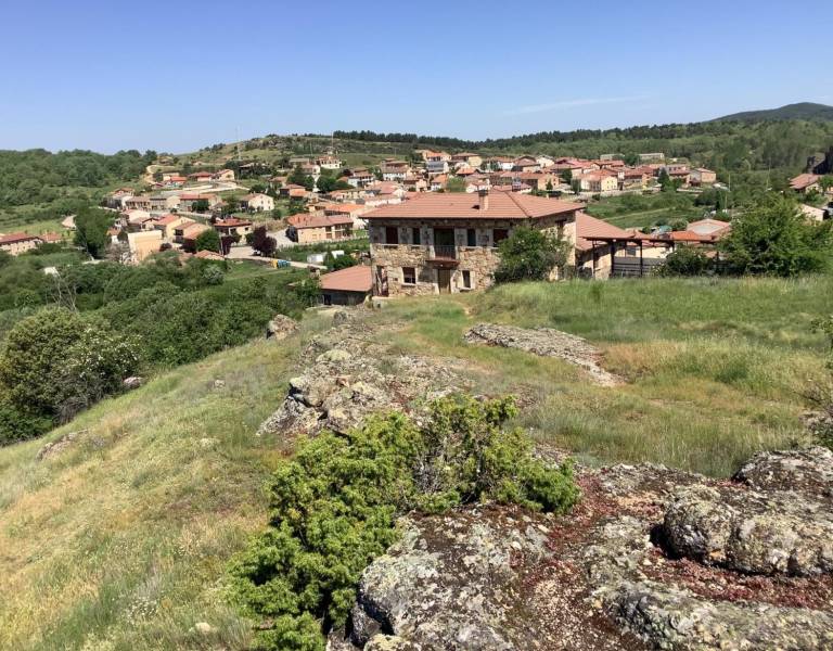 Vacation home with barbeque, garden & terrace | Mountain view in Burgos