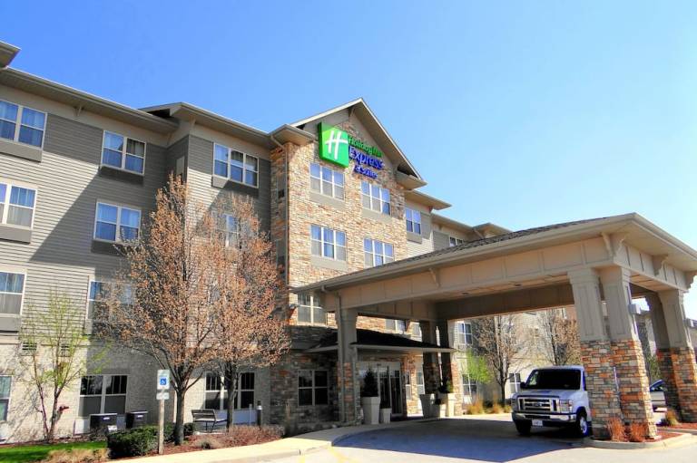 Holiday Inn Express & Suites Chicago West Roselle by IHG