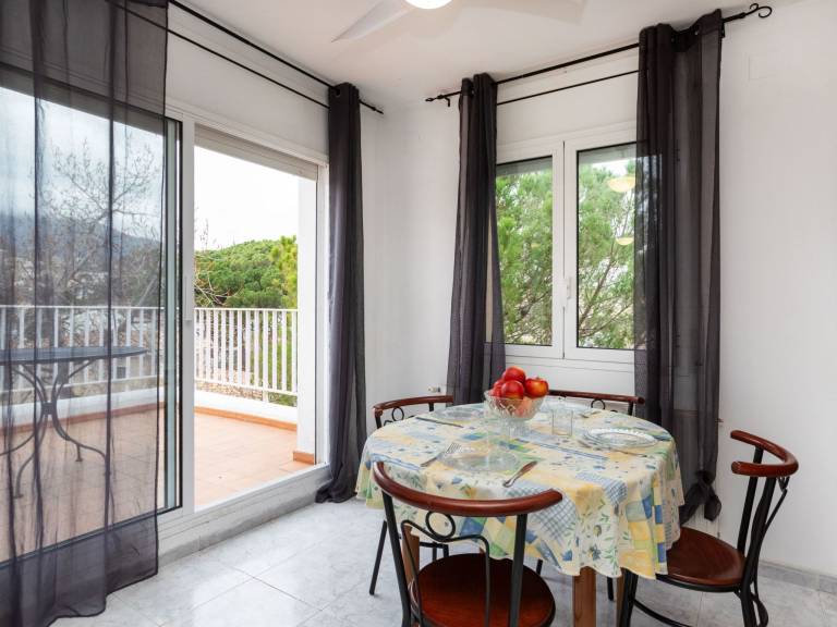 Family-oriented house with barbeque, garden & terrace | Sea view | Close to the beach | Pets allowed — photo 3