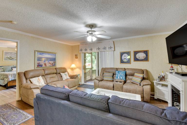 Lakefront Fair Play Vacation Rental, Pets Welcome! — photo 4