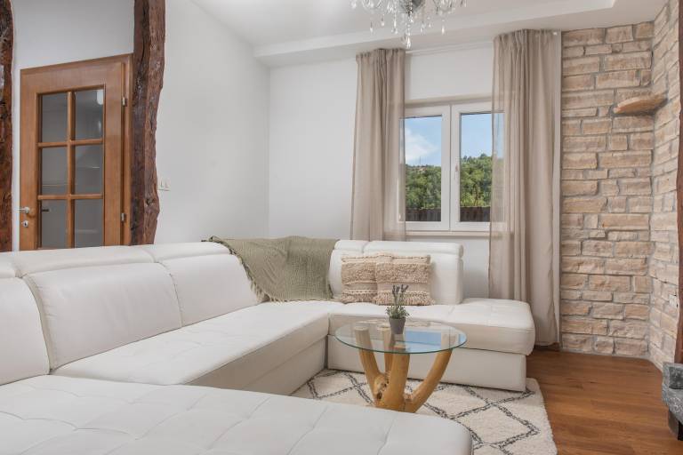 Fully equipped villa with patio, hot tub & grill | Pets are welcome — photo 2