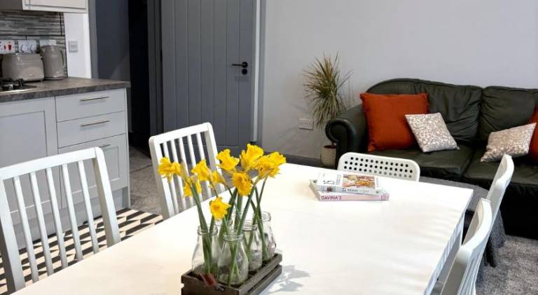 Spacious 4 Bed Retreat, 2 Bath, Sleeps 8 plus 2, Beach, Bars, Dinning, Shops, Golf, for Groups, Cont — photo 4