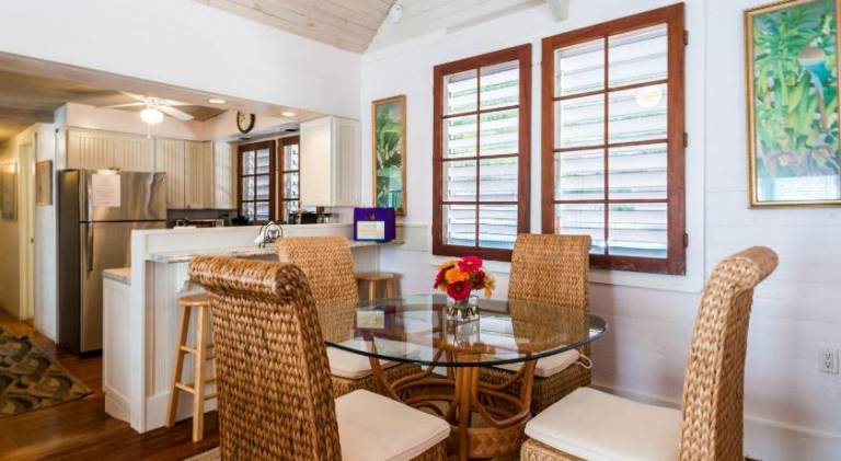 House with hot tub | Near Southernmost Point — photo 5