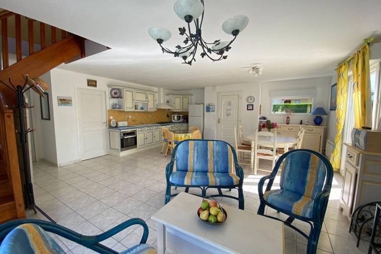 Vacation home with terrace & garden — photo 5