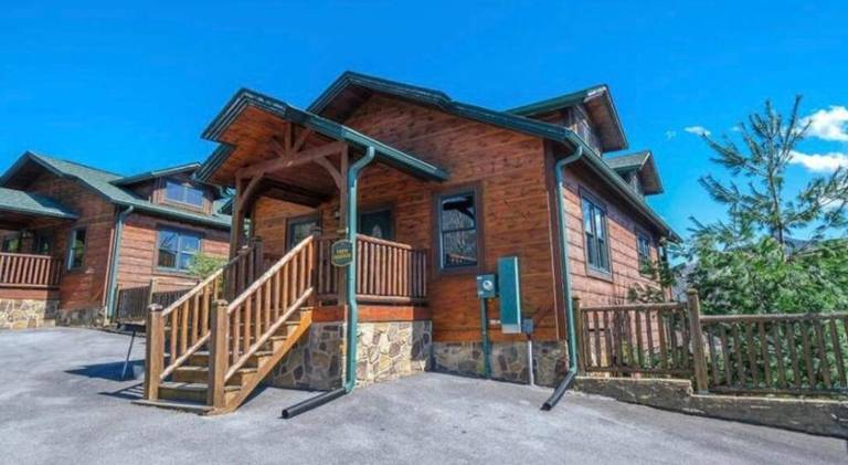 House with pool | Pet-friendly in Gatlinburg, TN