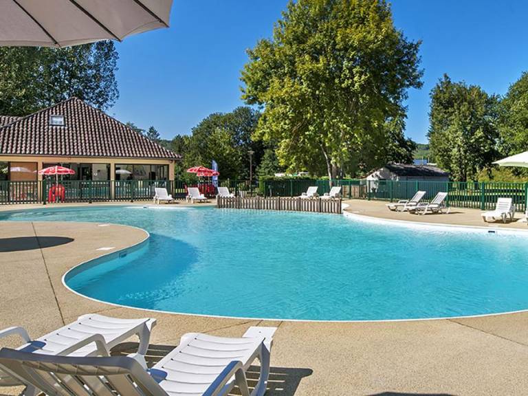 Mobile home with heated pool — photo 3