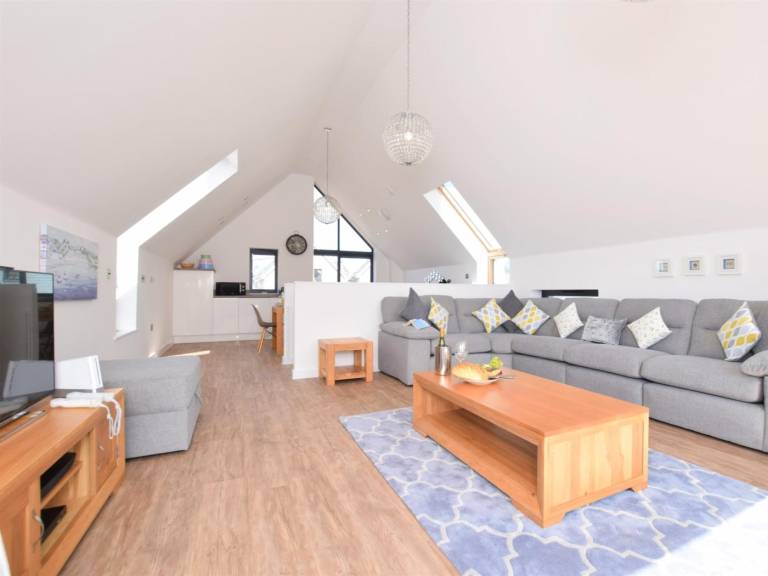Fully equipped lovely cottage with yard & jacuzzi | Pet-friendly — photo 3