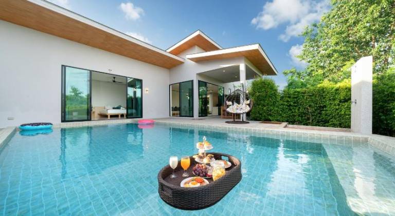 Villa with pool & garden in Rawai