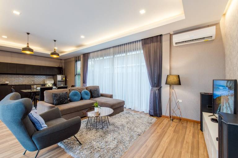 Villa with yard, pool & barbeque | Suitable for remote work | Pets allowed — photo 2