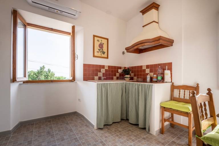 Apartment "La Sosta del Pellegrino" with Mountain View, Private Garden & Wi-Fi — photo 3