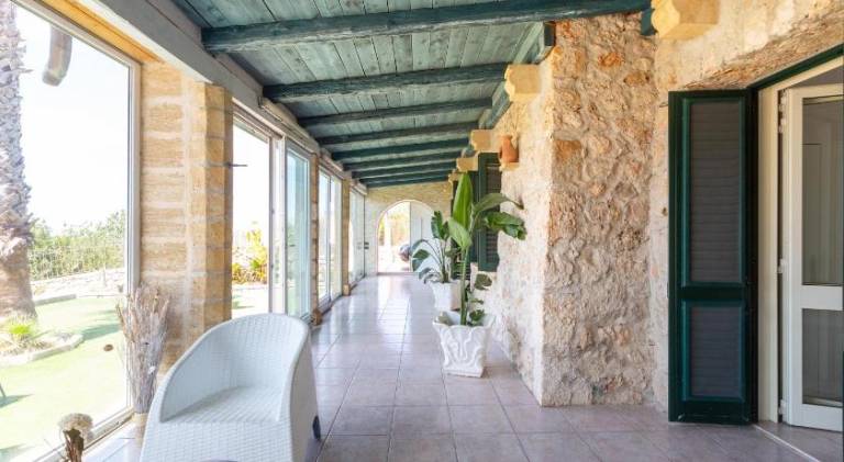 Villa with barbeque, yard & private pool — photo 4