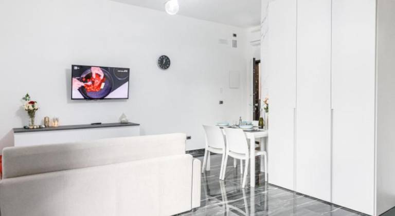 Serviced apartment with terrace, pool & yard — photo 5