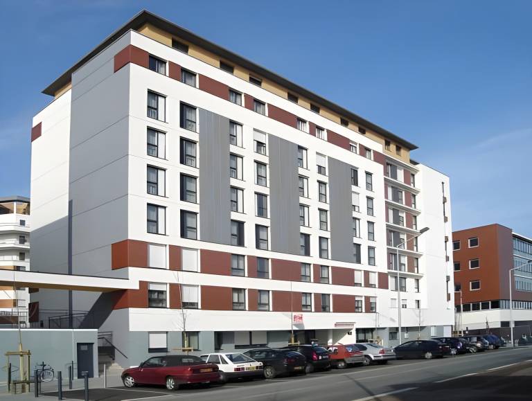 Serviced apartment for 127 persons in Angers