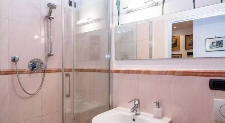 Rental apartment with 3 rooms for 5 persons — photo 3