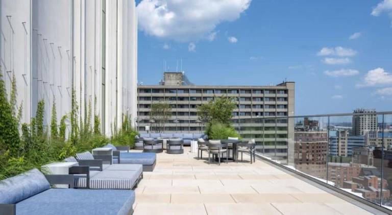Back-Bay Lux Central 2BR Condo with Rooftop and Parking — photo 4