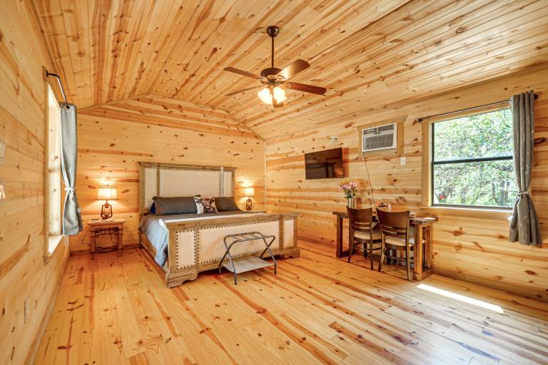 ‘Cozy Cabin’ Hill Country Escape w/ Views — photo 3