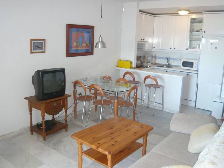 Apartment with terrace, BBQ & garden — photo 5
