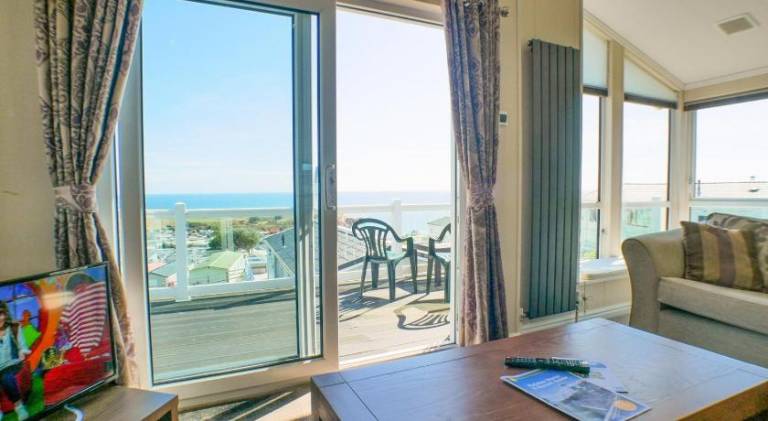 3 Bed 2 Bathroom Super Lodge! Sea Views! — photo 3