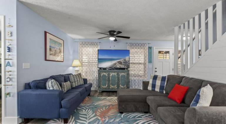 Bombastic Beach Home, HOT TUB, 8min WALK to Beach — photo 2