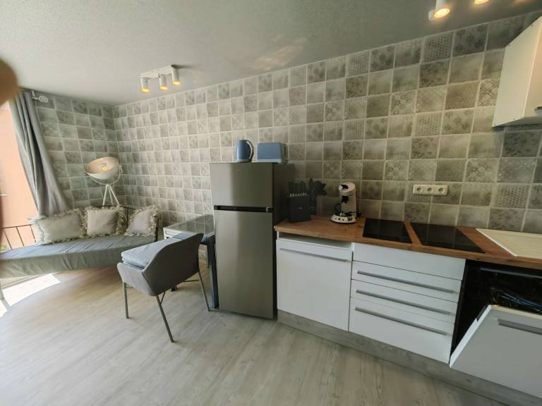Renovated studio with terrace, air conditioning, close to beach — photo 3