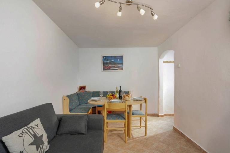 Family-friendly vacation home with grill, garden & patio | Pets allowed — photo 4