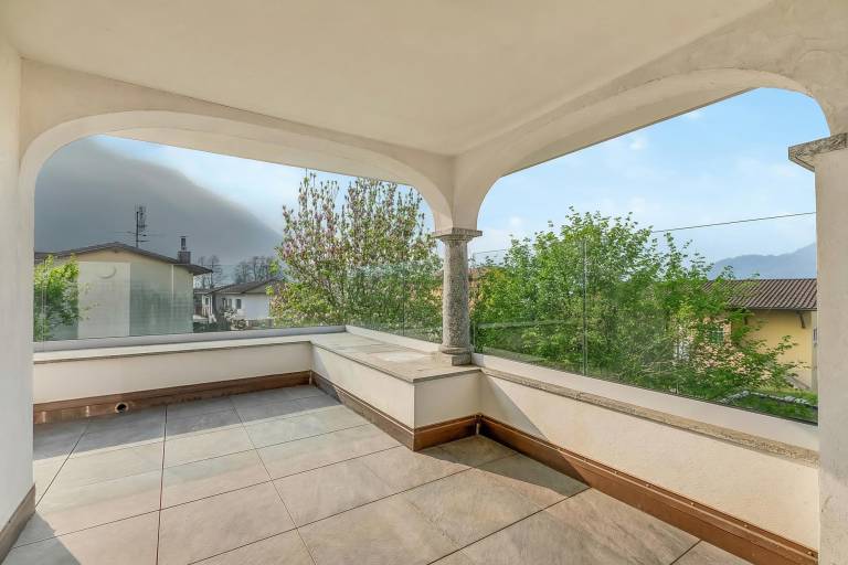 Rental apartment with patio | Mountain view — photo 2