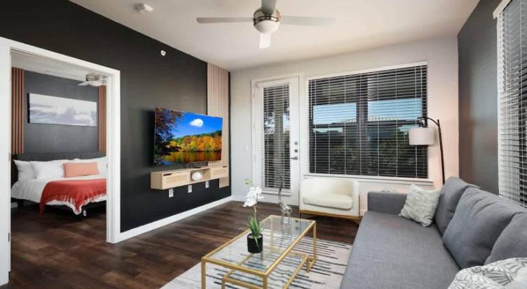 Cozy 2BR w Pool Gym Near Rvrwalk Dome Conv Ctr in San Antonio, TX
