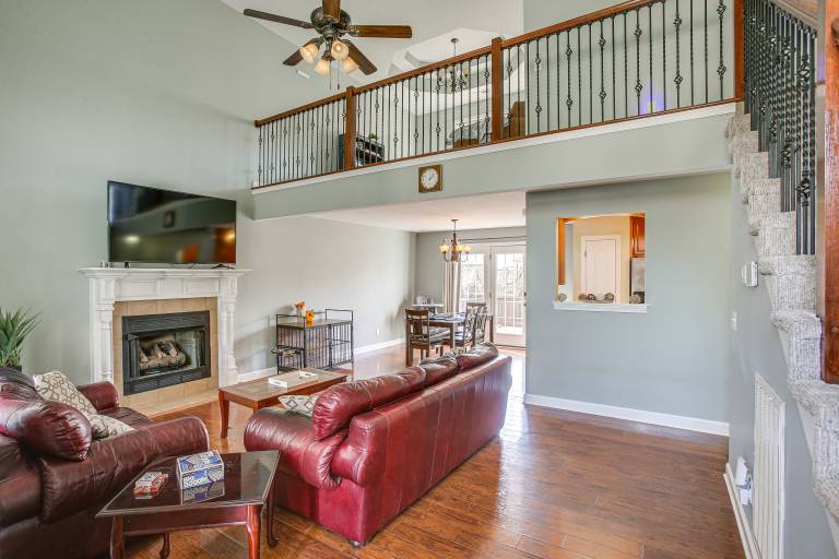 Large Clarksville Family Home  4 Mi to Speedway! — photo 4