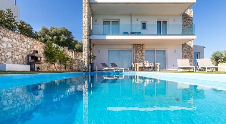 Villa with BBQ, private pool & patio in Chania