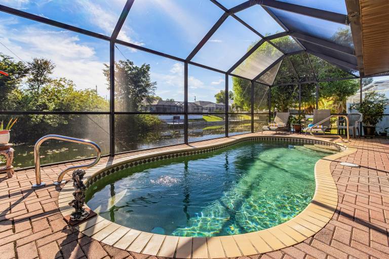 Child-friendly vacation home with grill & private pool | Water view | Pets are welcome — photo 3