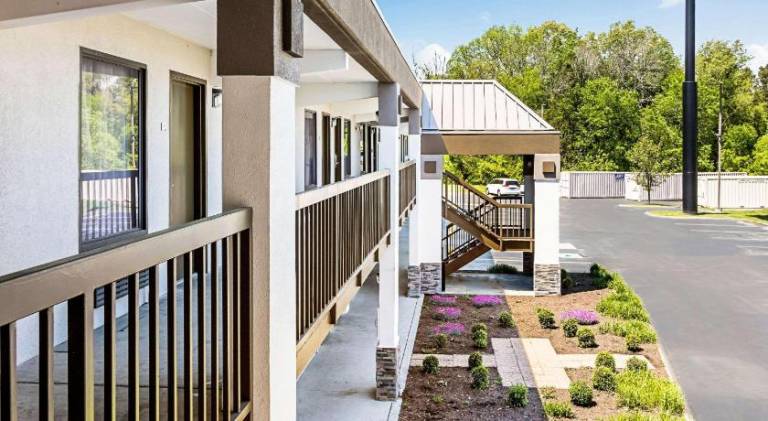 Farragut Inn & Suites — photo 3