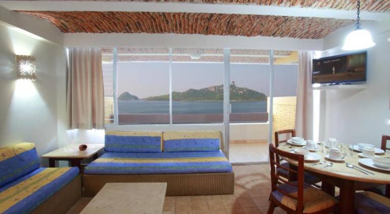Las Flores Beach Resort — photo 2