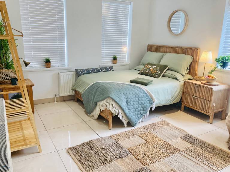 1 Bed Flat Sleeps 2 Parking Garden