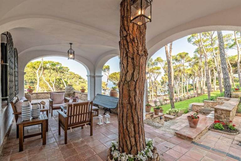 Fully equipped spacious villa with yard, pool & BBQ | Close to the beach | Suitable for remote work | Dogs allowed — photo 4
