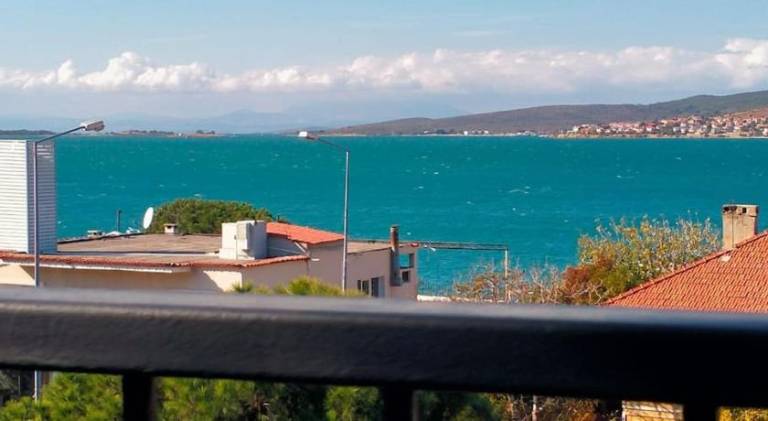 Aj konukevi mustakil ev dort odalı in Ayvalik