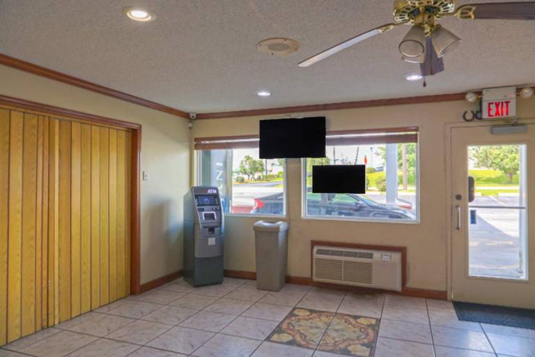 Economy Inn by OYO Ashburn I-75 — photo 4