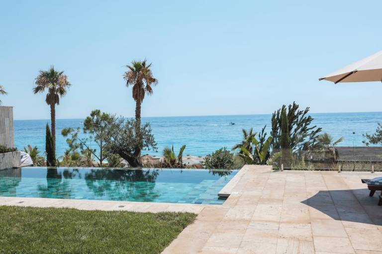 Drymades Inn Resort
