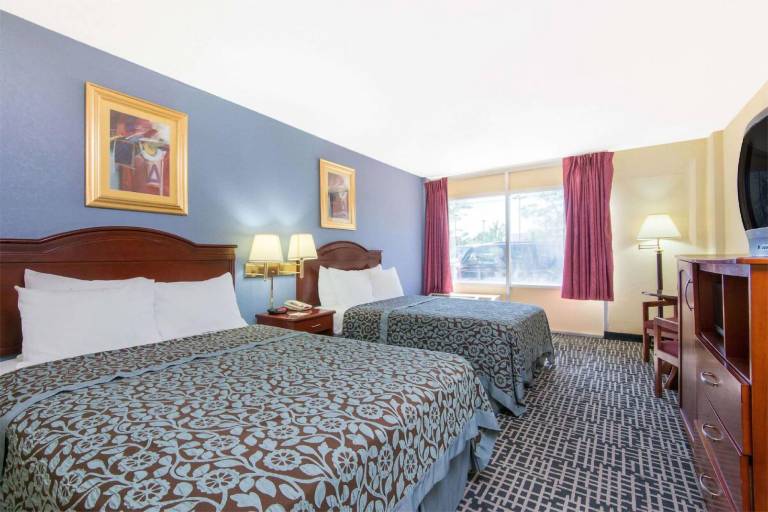 Sky Palace Inn and Suites Wichita East — photo 4