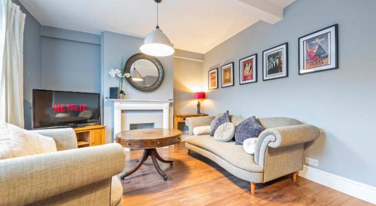 Holiday apartment with 3 rooms for 6 persons in York