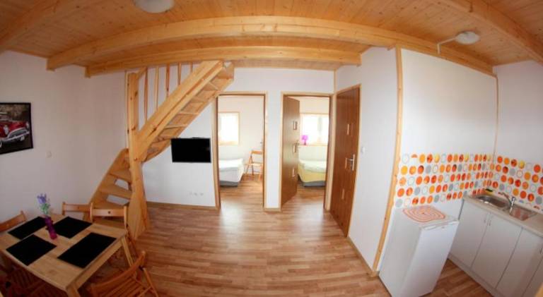 Lodge with garden, terrace & grill | Pets are welcome — photo 5