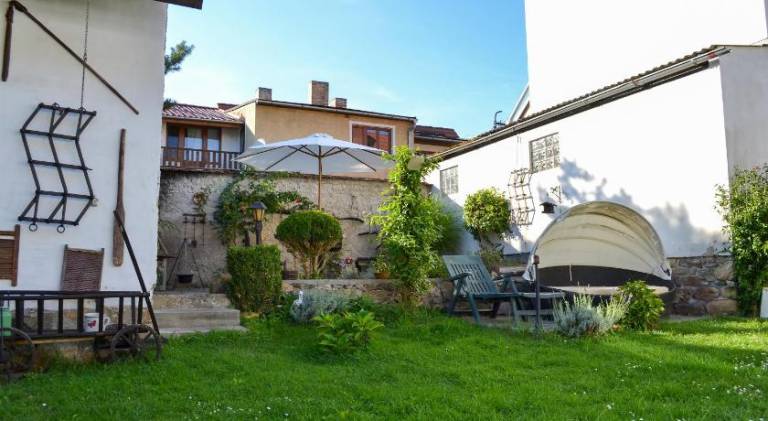 House with jacuzzi & pool — photo 5