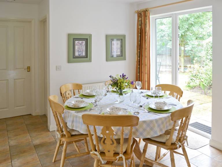 Family-oriented charming cottage with grill & yard | Dogs allowed — photo 5