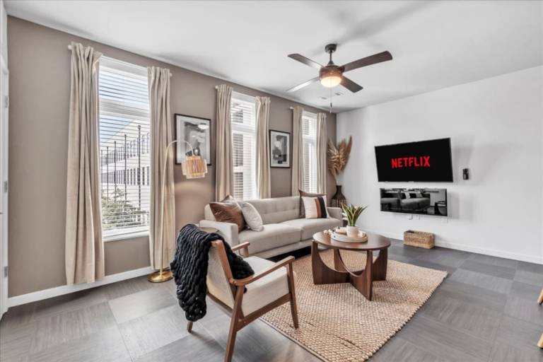 Charming apartment with pool | Pet-friendly in Rogers, AR