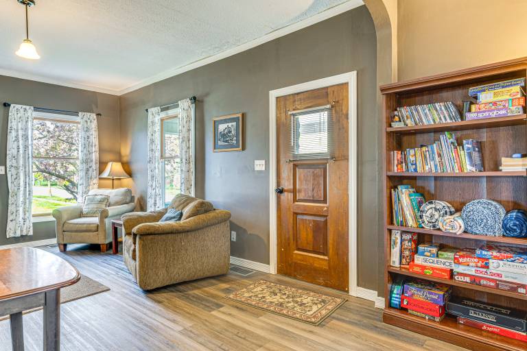 The Junction: Victorian Home in Quaint Fortville! — photo 5