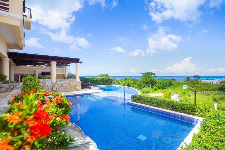 Luxury living pool and Golf Villa 1108 4 bedroom