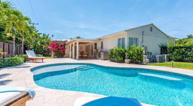Villa with pool in West Palm Beach, FL